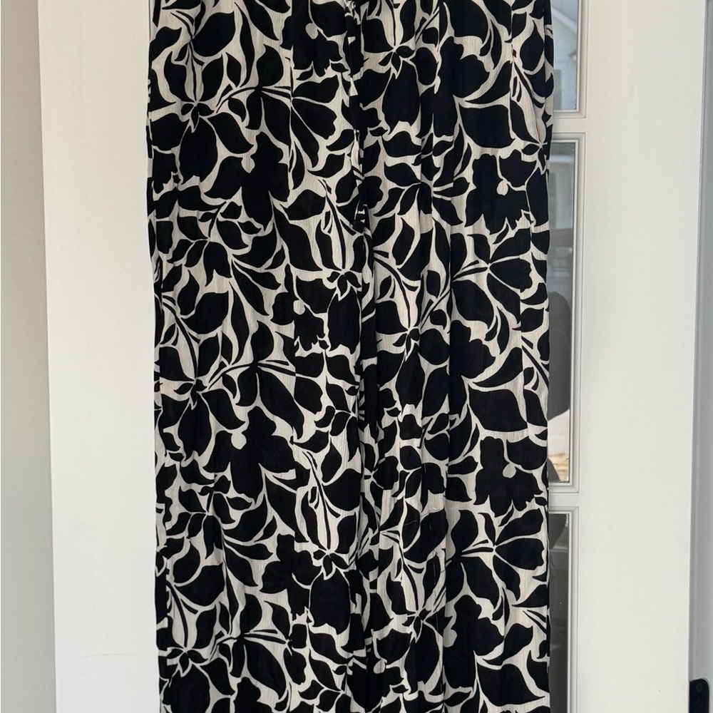 Maurices Black and White Floral Print Paints